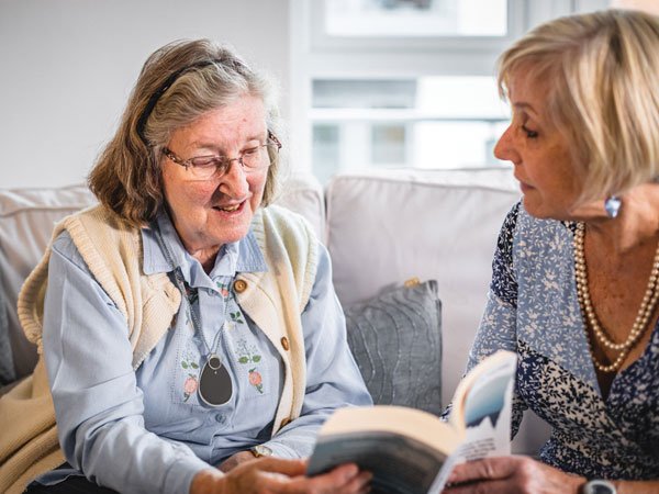 Choosing the Right Remote Monitoring System for Elderly Parents: A Comprehensive Guide