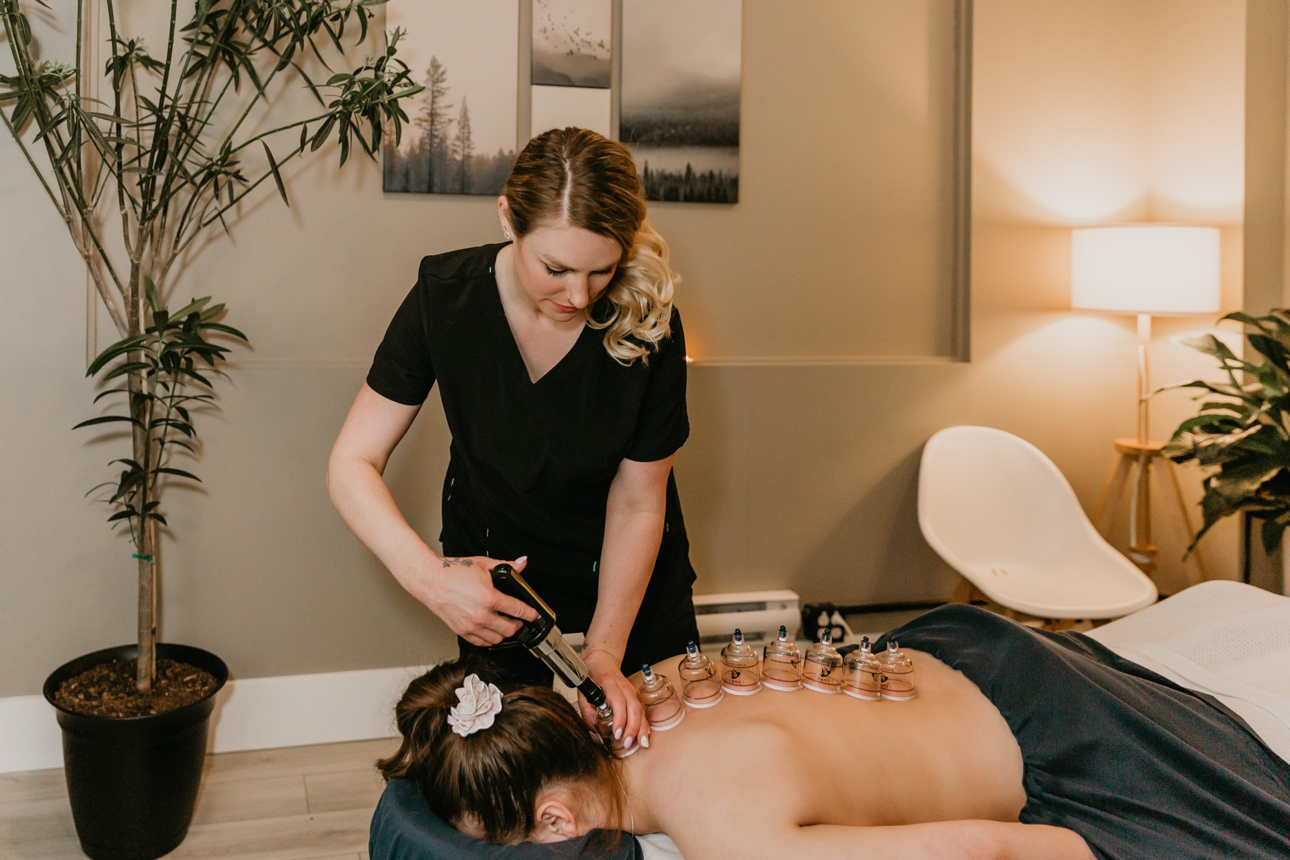 Maintaining energy and concentration on business trips using massage therapy